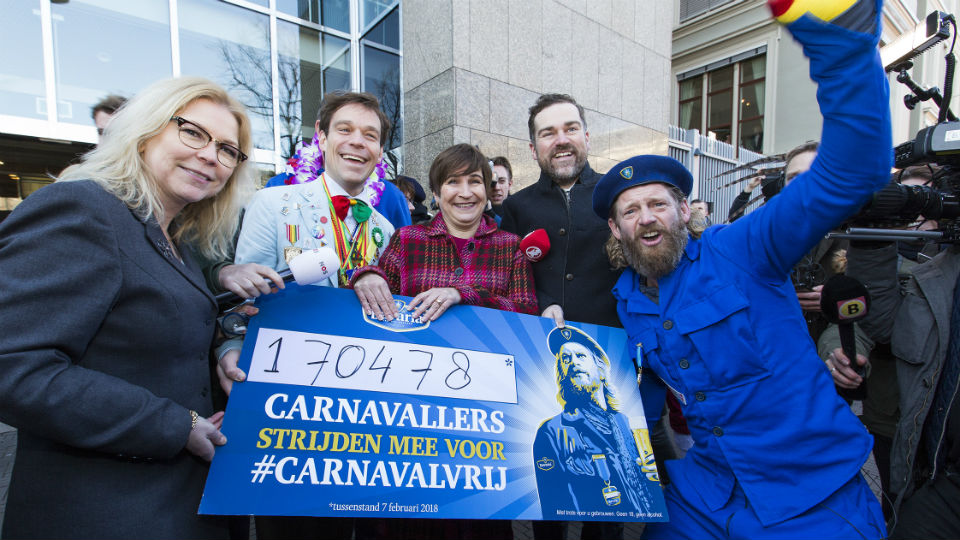 Bavaria overhandigt 170.000 handtekeningen #carnavalvrij