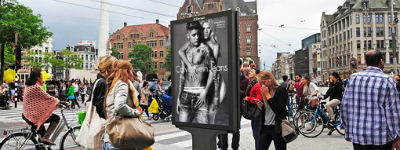 JCDecaux en Calvin Klein delen posters Justin Bieber uit