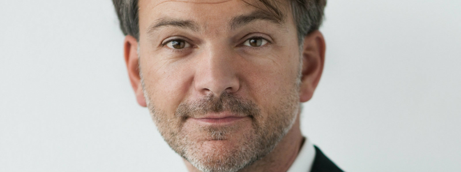 BMW-designer Adrian van Hooydonk wordt erelid van BNO