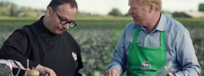 Eerste Hak-commercial met Ronald Koeman: 'Mijn mooiste kool ooit!'