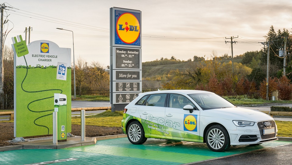 Lidl kapt met aanbieden gratis laadpalen wegens energieprijs