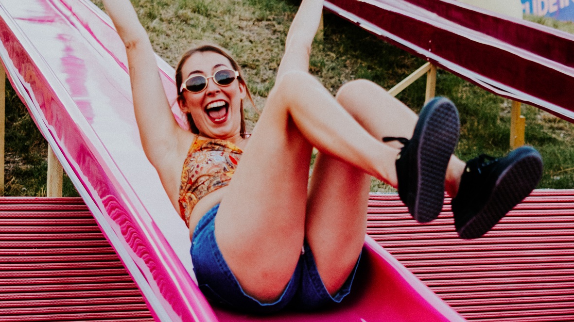Vaseline brengt online 'slide' trend naar festivals