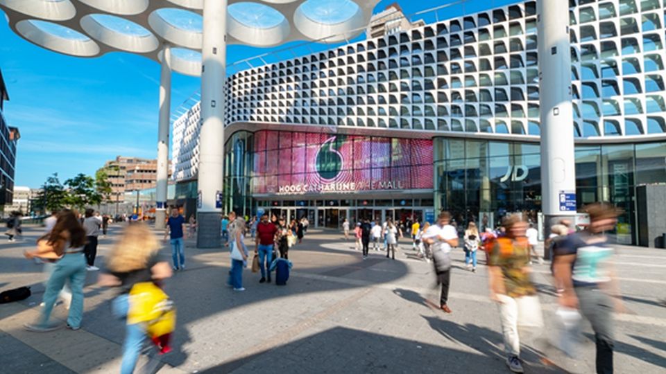 Blowup media lanceert West-Europa's grootste transparante LED scherm in Utrecht