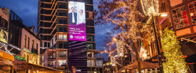 Reusachtige display op Eindhoven Tower moet merkbetrokkenheid stimuleren 