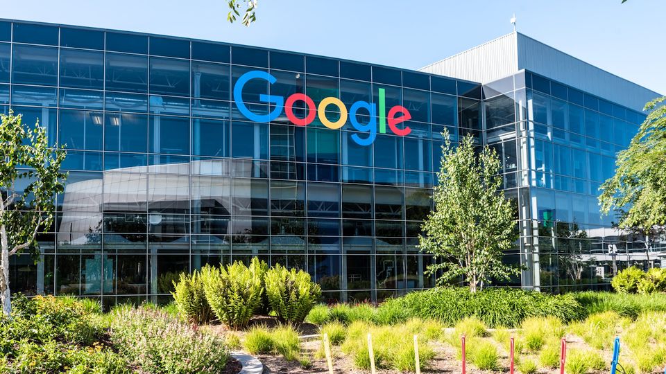 Justitie VS start mededingingszaak tegen Google
