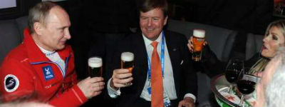 Poetin drinkt biertje met Willem Alexander