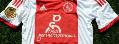 Aegon laat Ajax-shirt één wedstrijd aan Fonds Gehandicaptensport