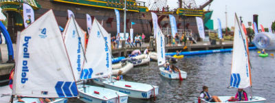 Delta Lloyd laat 15.000 kinderen zeilen bij Optimist on Tour