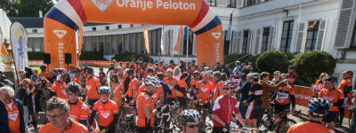 Derde Oranje Peloton Tocht in teken van strijd om regenboogtrui