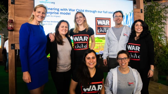 Salesforce en War Child helpen kinderen van vluchtelingen