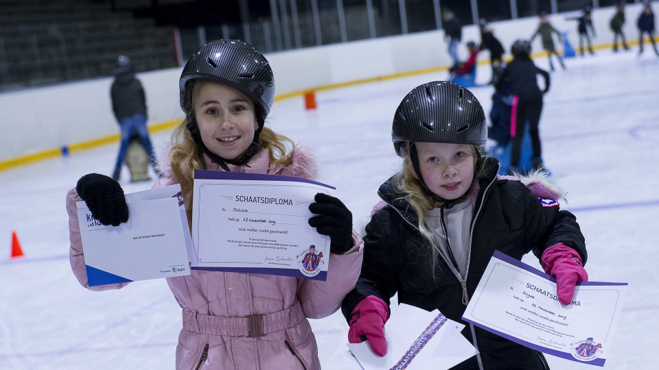 KNSB en Trachitol verspreiden Schoolschaatsboxen