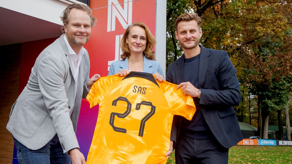 SAS en KNVB verlengen samenwerking online voetbalinformatie