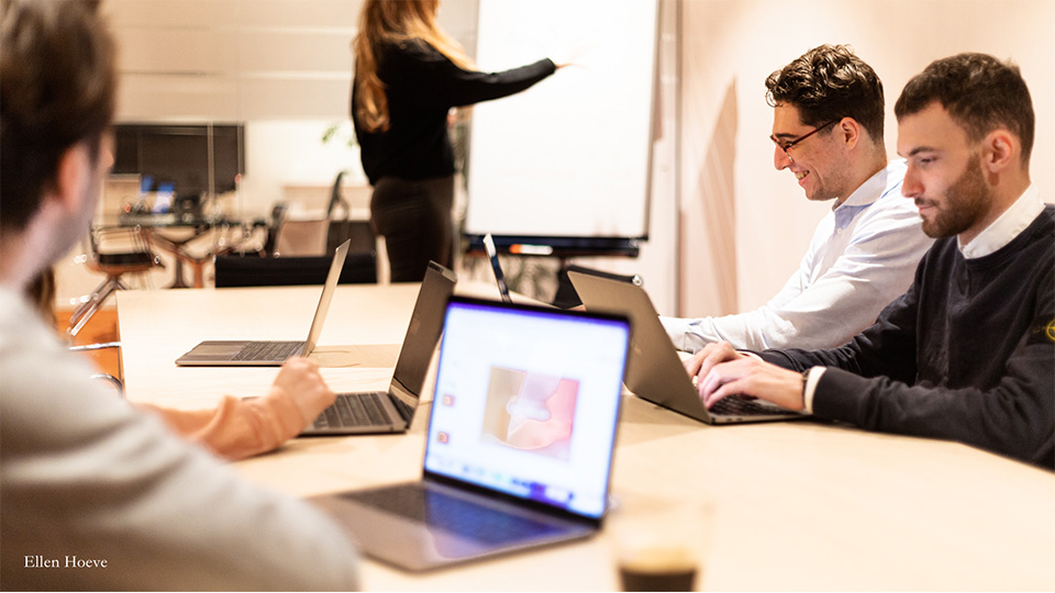 [branded content] Kennisontwikkeling in digital; insourcen, outsourcen ...