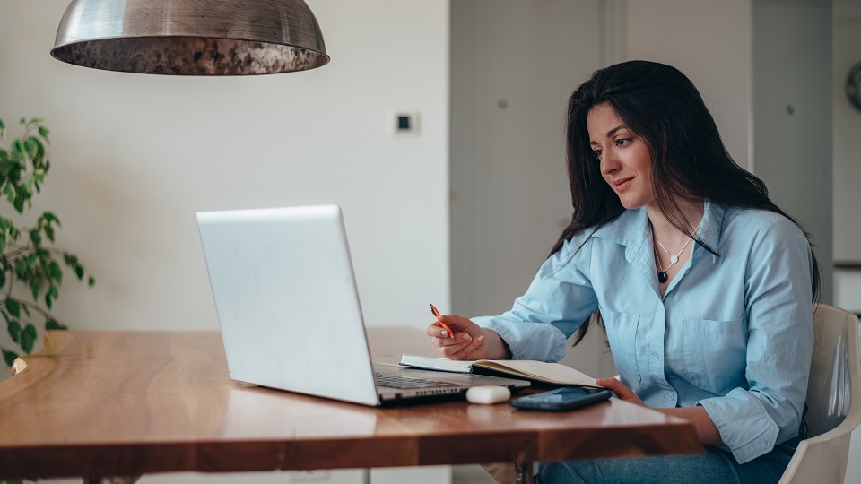 [branded content] Thuiswerken en gezondheid: zorg voor je welzijn als marketeer