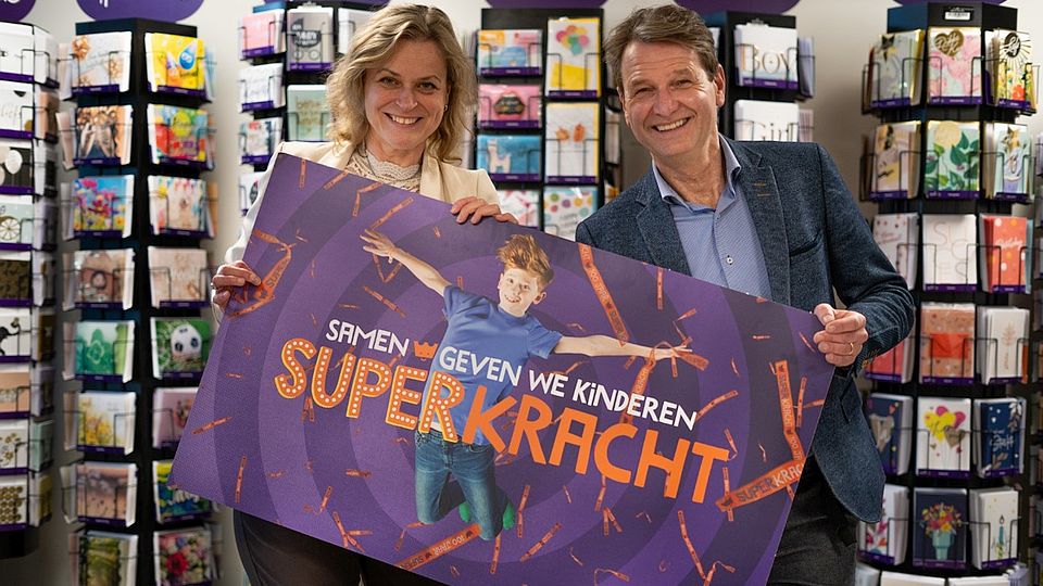Kinderpostzegels en Hallmark maken speciale wenskaarten