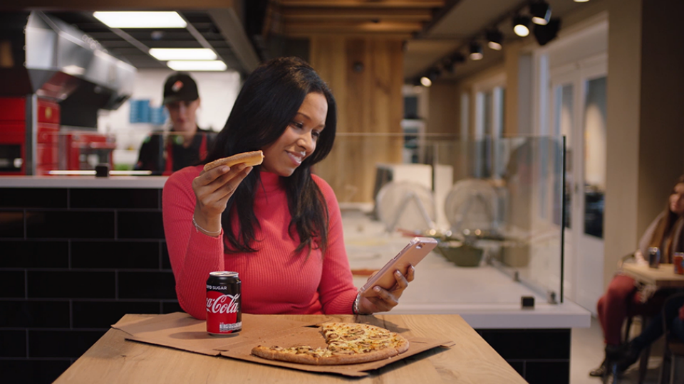 Domino's viert Valentijn met pizza's op Tinder