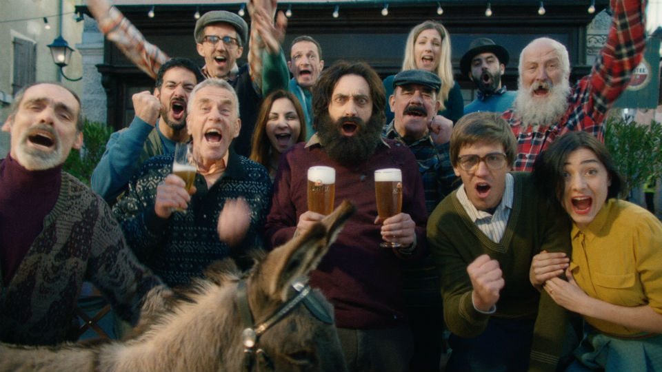 Komische commercial Amstel Rusland: 'Hold My Beer'