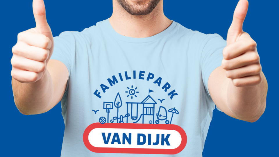 Joe Public speelt samen met Littles Tikes