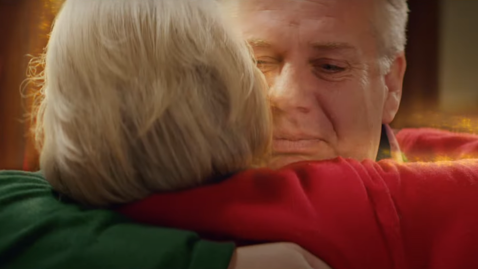 Lidl-kerstcommercial: knuffelen kan weer