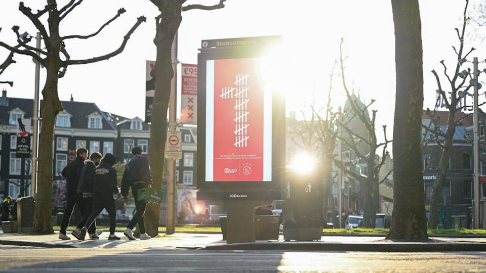 Ziggo feliciteert Ajax met outdoorcampagne