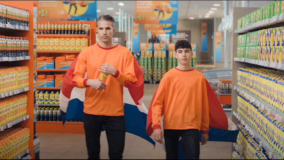Lipton maakt 'vliegende EK-start' met Robin van Persie | MarketingTribune  Bureaus