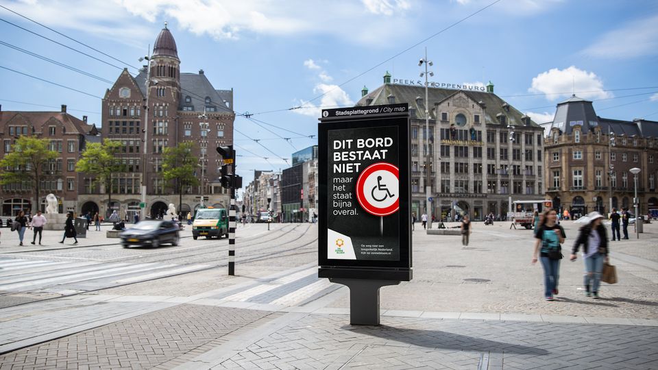 Nieuw verkeersbord vraagt aandacht voor toegankelijkheid straten en gebouwen