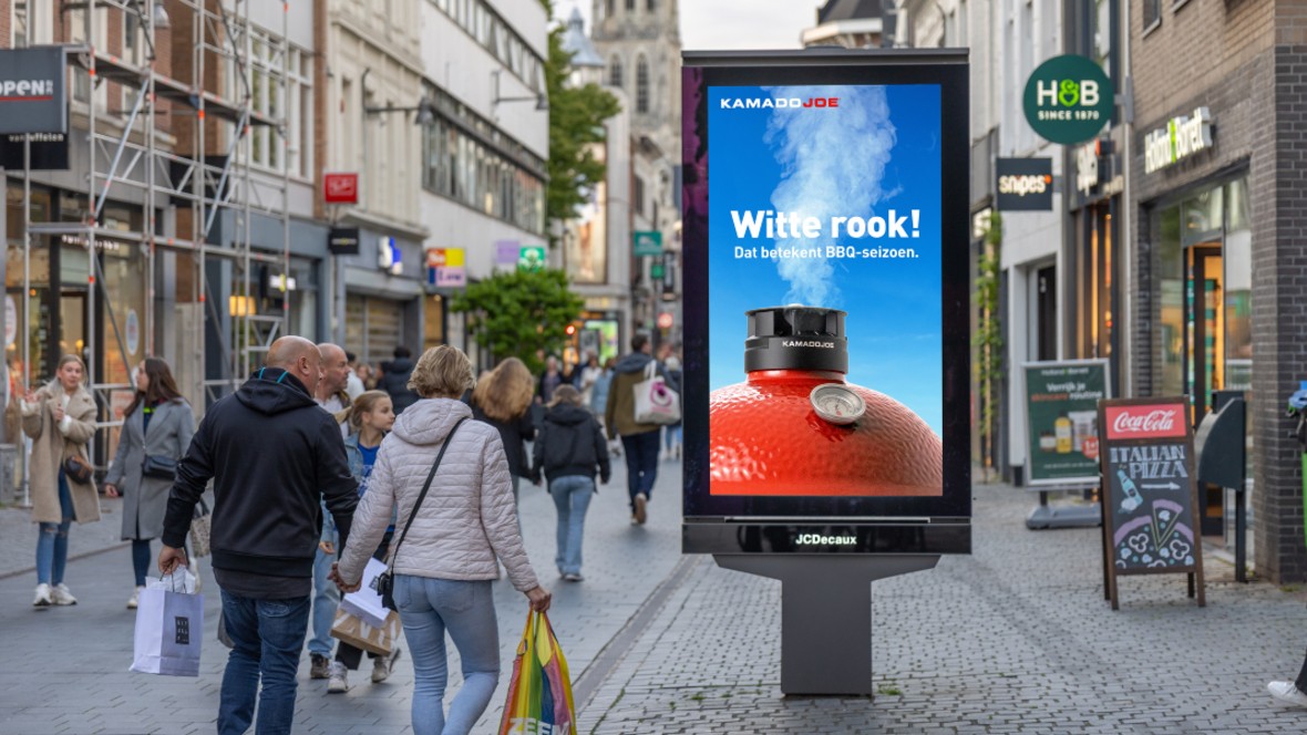 Kamado Joe haakt in bij witte rook Vaticaanstad