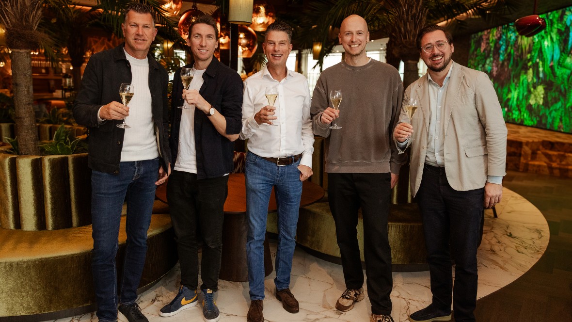 Abovo Maxlead neemt Awesome over