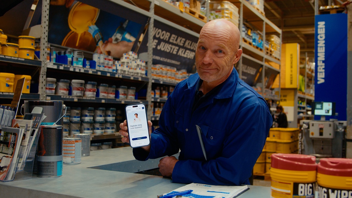 Fellos kiest humor als wapen in campagne met Jochen Otten