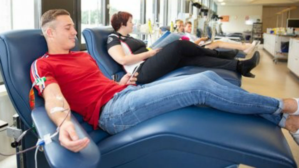 Sanquin op jacht naar nieuwe generatie donors met #myfirstblood