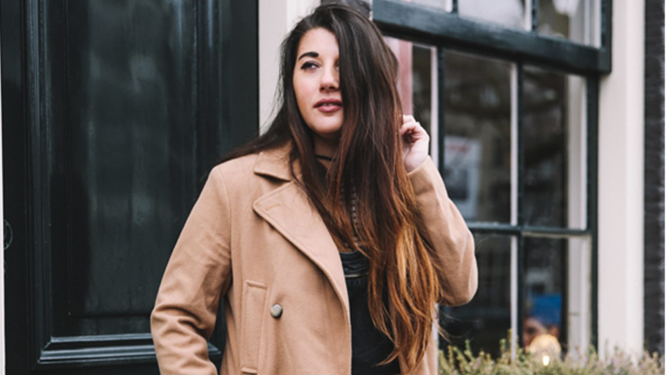 Tweedehands kleding blijkt booming onder millennial Tweedehands Truien Monica Geuze op United Wardrobe