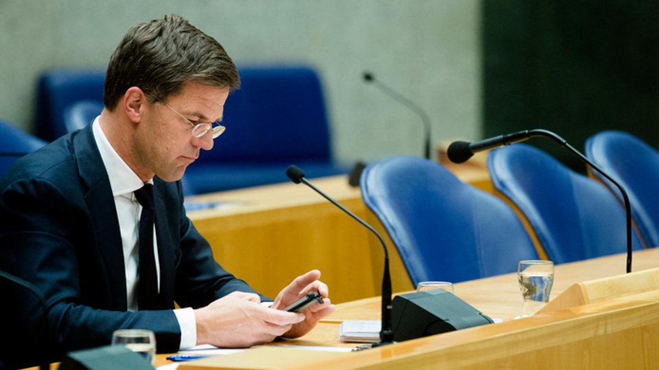Premier Rutte zoekt collega die tweets voor hem schrijft