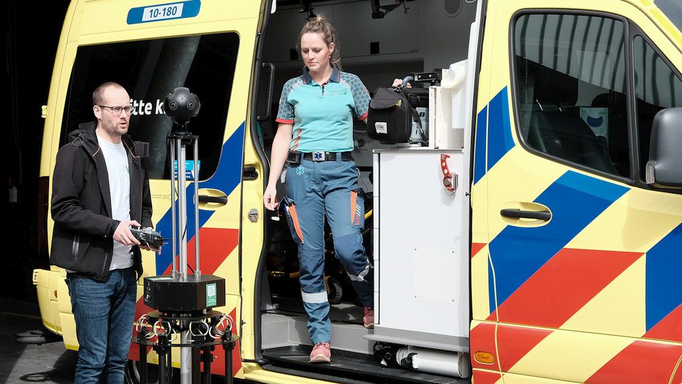 Ambulancedienst werft verpleegkundigen via Virtual Reality