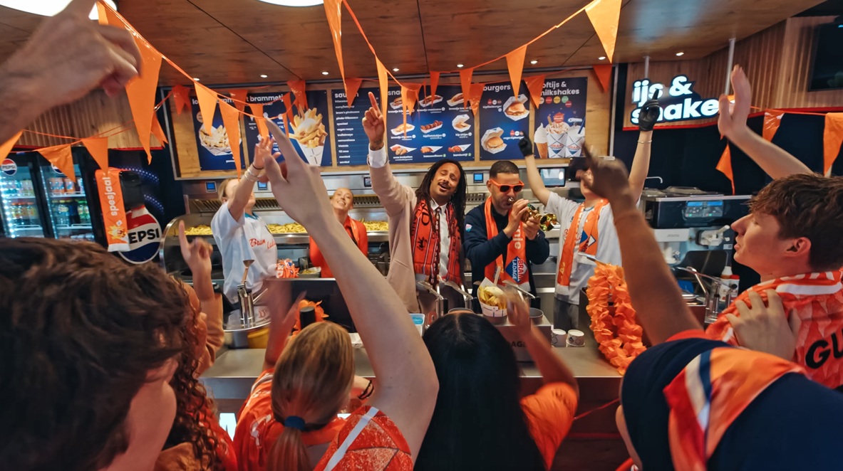 Bram Ladage lanceert 'Holland daar gaan we' met Gullie
