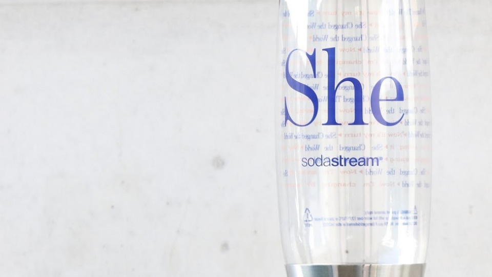 SodaStream viert Internationale Vrouwendag met limited edition herbruikbare fles