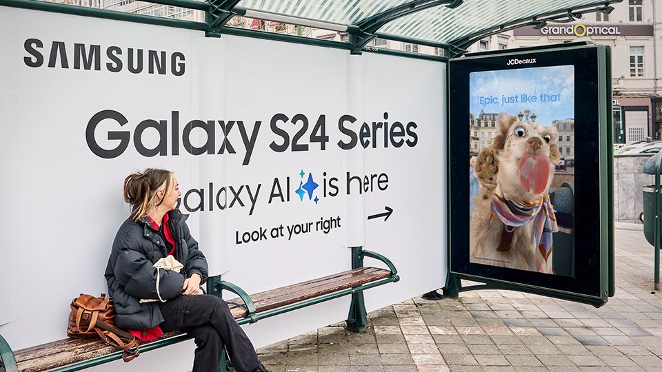 Samsung speelt met werkelijkheid in augmented reality tramhalte