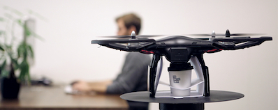 Koffie vliegend per drone geserveerd