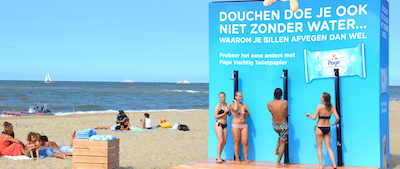 Page Vochtig Toiletpapier verkoelt strand