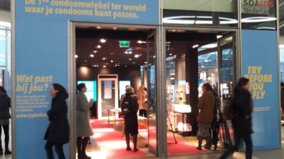 Condoomwinkel met pashokje op Utrecht CS
