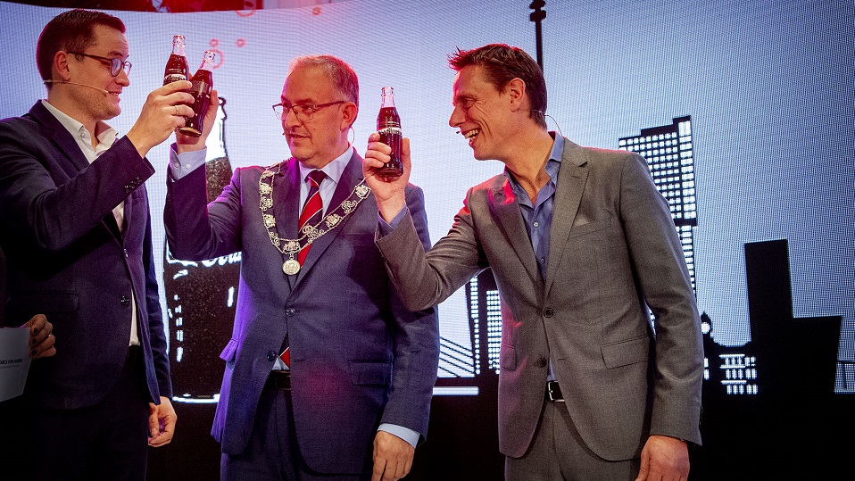 Aboutaleb opent nieuw hoofdkantoor Coca-Cola Nederland in Rotterdam