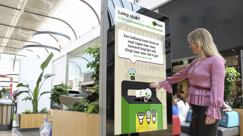 Wecycle tapt moppen op interactieve reclamezuilen van Exterion Media