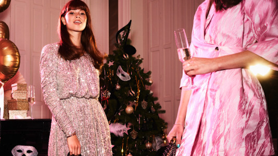 Bijenkorf zamelt feestkleding in voor Stichting Dress for Success