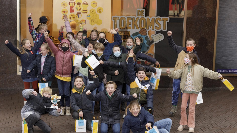 Groep 7 uit Pijnacker wint Bijenkorf ontwerpwedstrijd