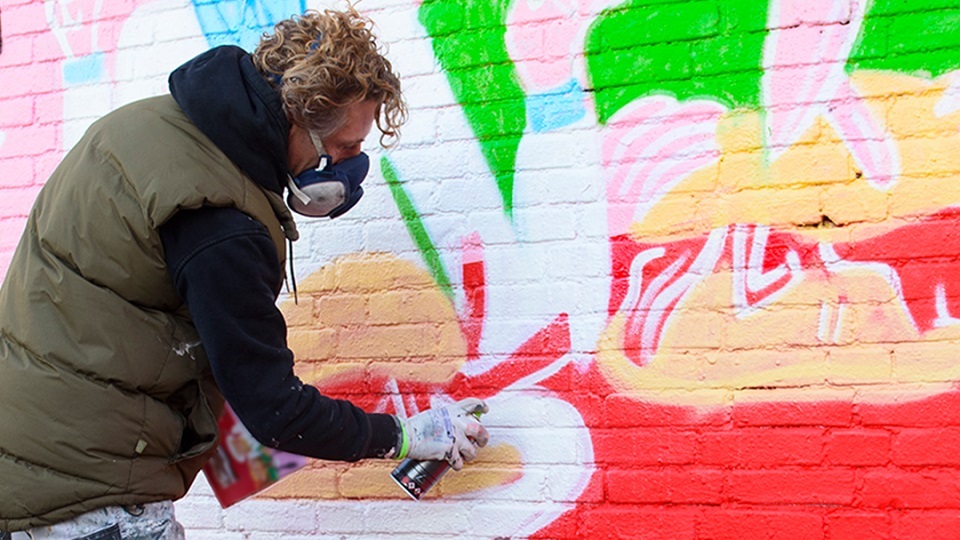 La Vie benut publieke muur van Straat Museum voor street art 