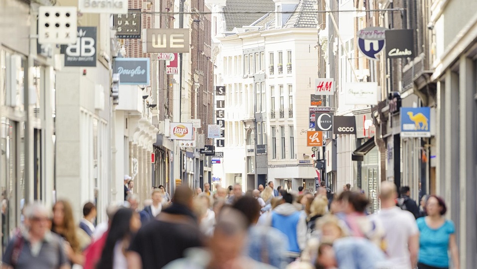 [onderzoek] 'Nederlanders shoppen voor het eerst liever online dan in fysieke winkel'