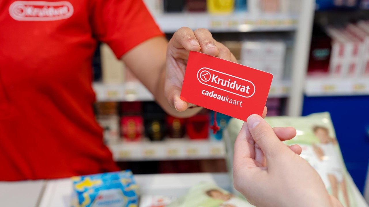 Kruidvat steunt Armoedefonds met cadeaukaart voor 15.000 mensen