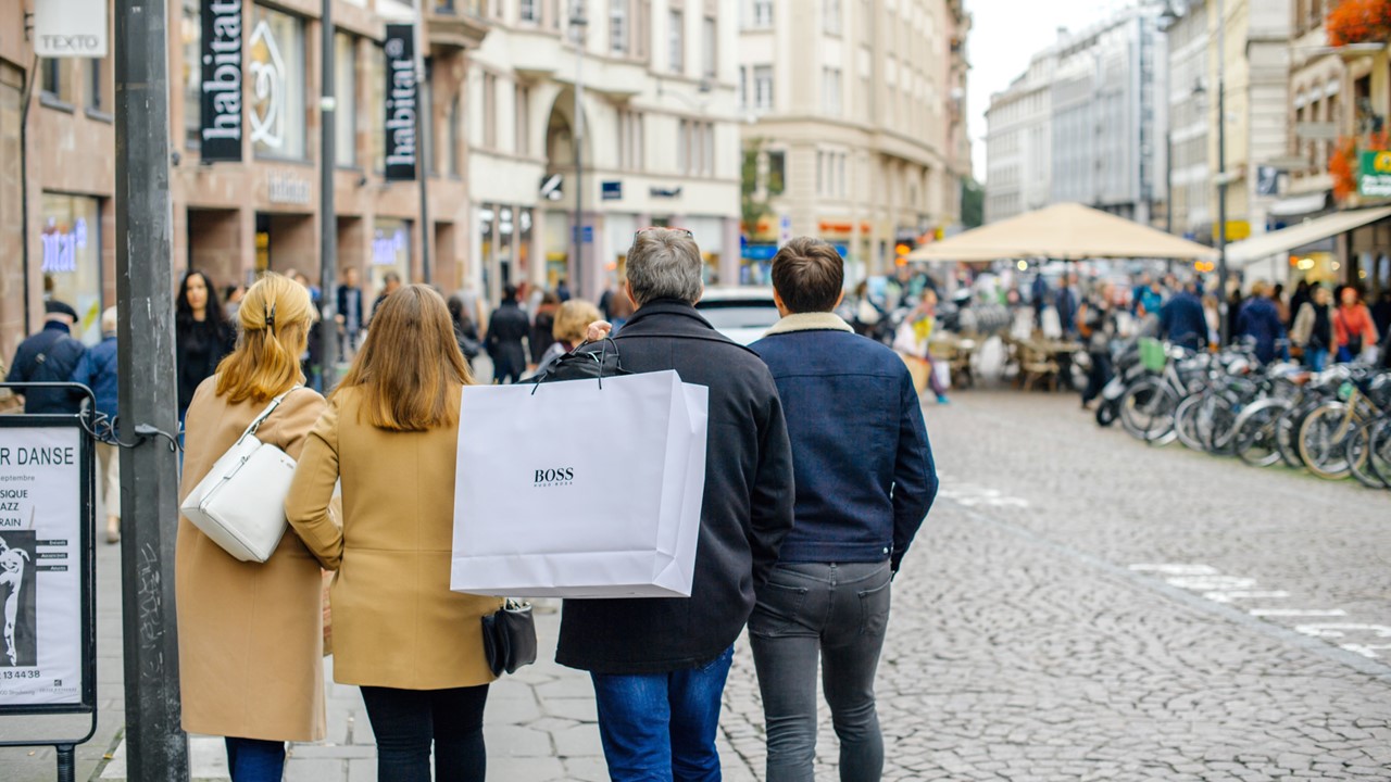 NIQ Retail Spend Barometer: Consumentenbestedingen in Nederland stijgen met 6 % 