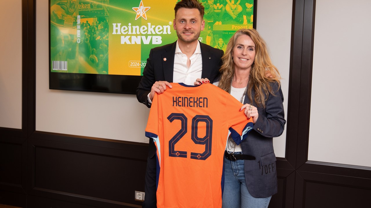 Heineken met nieuwe campagne Heerlijk, Helder, Oranje
