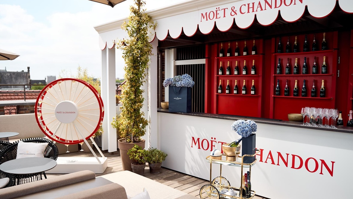Moët & Chandon en Pillows Hotel starten The Deck of Joy