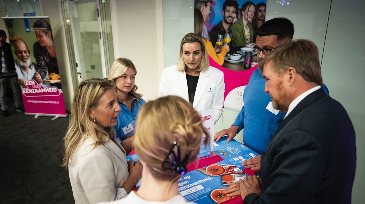 Albert Heijn pakt eenzaamheid onder jongeren aan